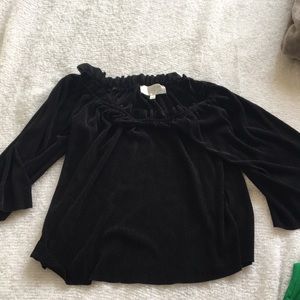 Flowy black JOA top! Looks beautiful off shoulder as well.
